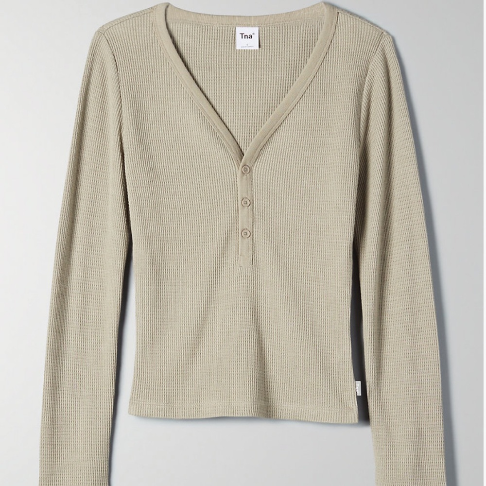 ✨NWT✨ Aritzia TNA Henley - color sold out online